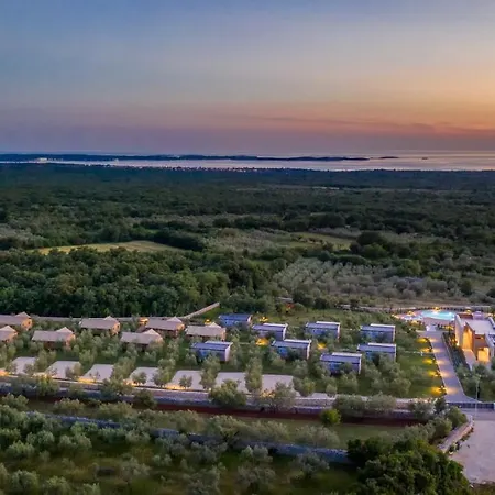 Papafigo Glamping 沃德年